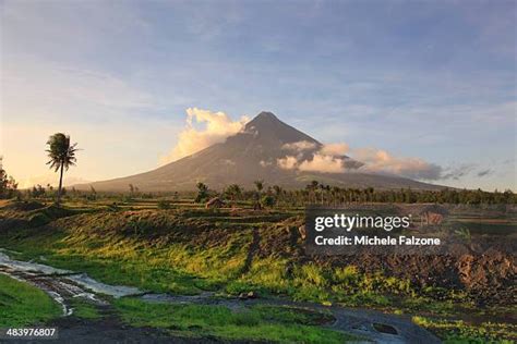 mt mayon picture|1,467 Mayon Volcano Stock Photos and High.